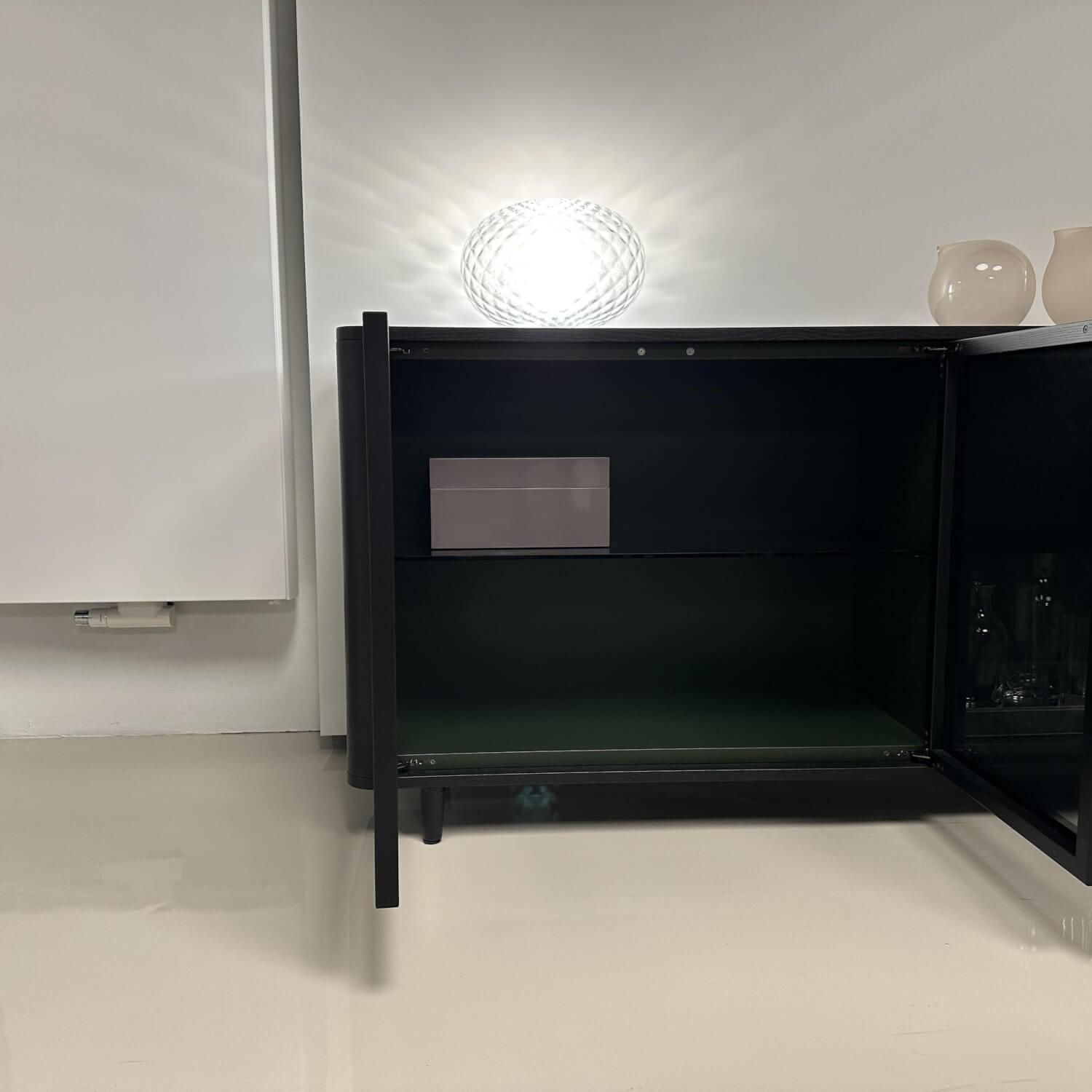 Bielefelder Werkstätten - Sideboard Allure Eiche Tiefschwarz Lackiert Innen Flaschengrün Türen Aluminium Glas - 2