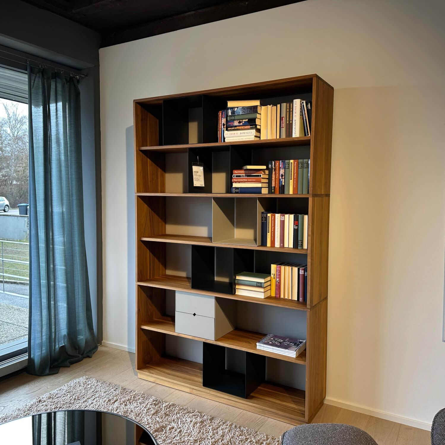 Rodam - Schrankwand Pares 722500 Nuss Splint Mit Hartwachssiegel Rückwand Glas Dunkelgrau Mit Beleuchtung - 6