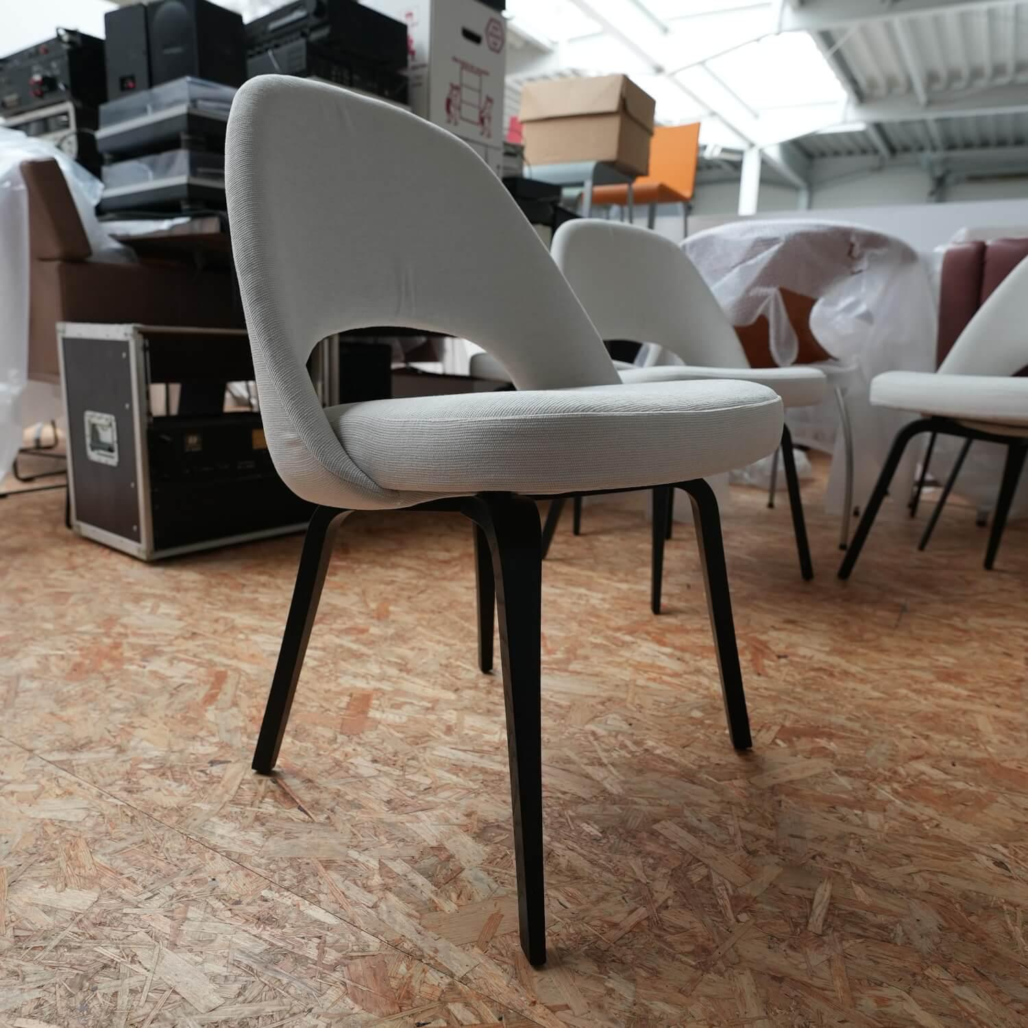 Knoll International - 6er-Set Stuhl Saarinen Kollektion Relax Bezug Stoff Dream 201DR Ivory Creme Stuhlbeine Eiche Ebenholz Gebeizt - 2