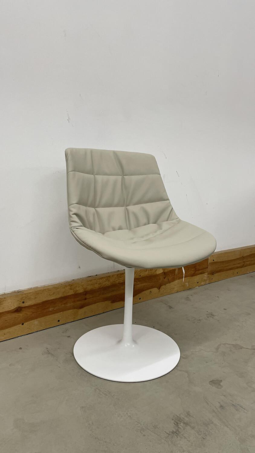 Flow Chair Bezug Kunstleder York Farbe R335 Tellerfuß 112B Weiß Matt