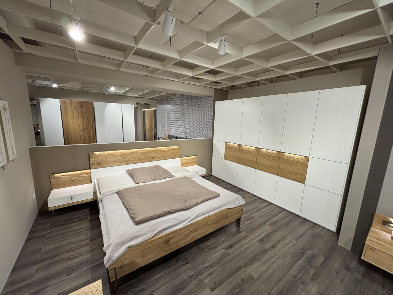 Thielemeyer - Schlafzimmer Milo Lack Weiß Wildeiche Massiv Gebürstet Mit LED Beleuchtung - 5