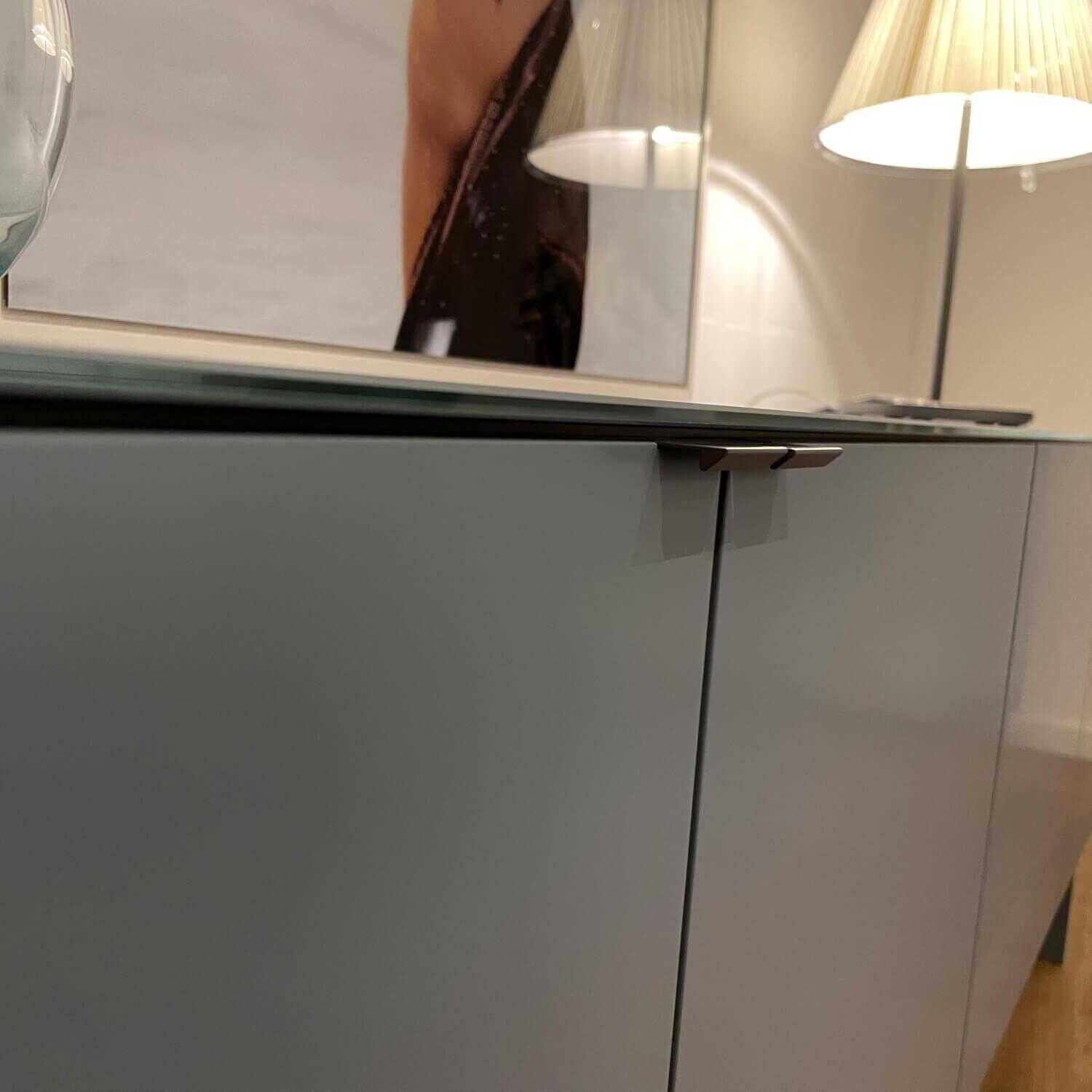 form1 - Sideboard Pulse Korpus Innen Lack Taupe matt Front Griff Gestell Lack Matt Sky Abdeckung Glas matt S - 4