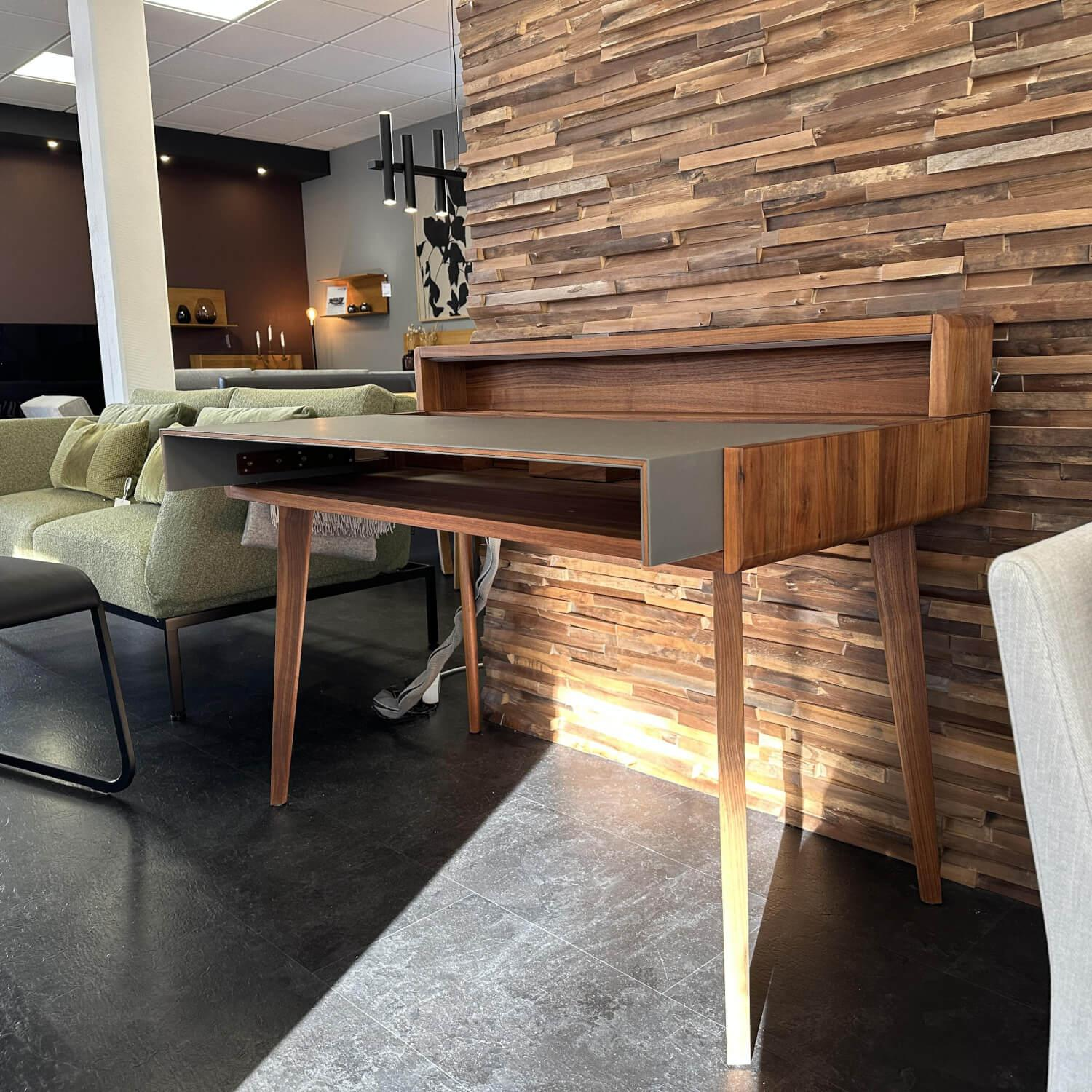 Team 7 - Sekretär Sol Nussbaum Naturöl Leder L1 41757 Mittelgrau Mit Steckdose Und Beleuchtung - 3