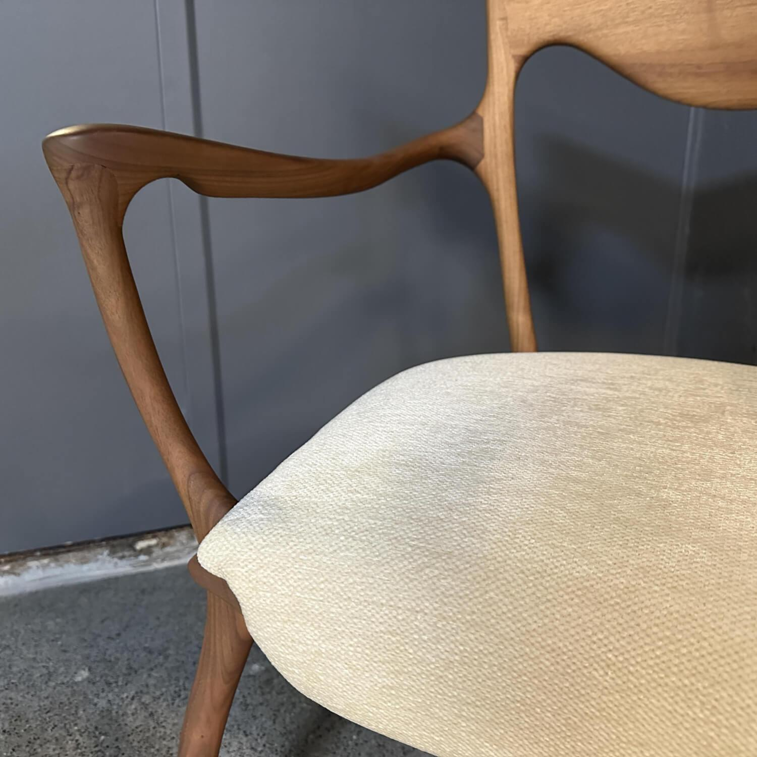 Cecotti - Sessel Hypnos Sitzfläche Stoff Beige Creme Gestell Amerikanischer Nussbaum Massiv - 4