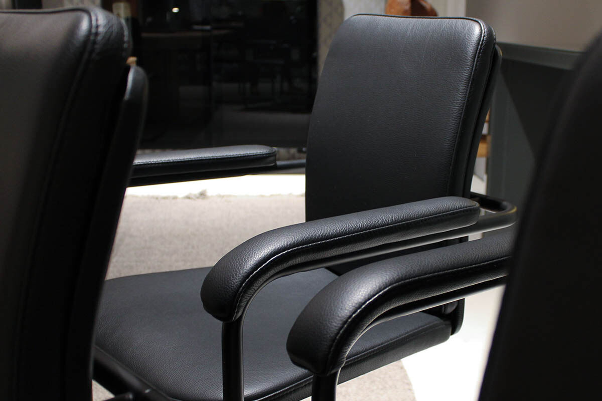Tecta - 4er-Set Stuhlgruppe D14 Leder PG I Schwarz Gestell Stahlrohr Schwarz Pulverbeschichtet - 2