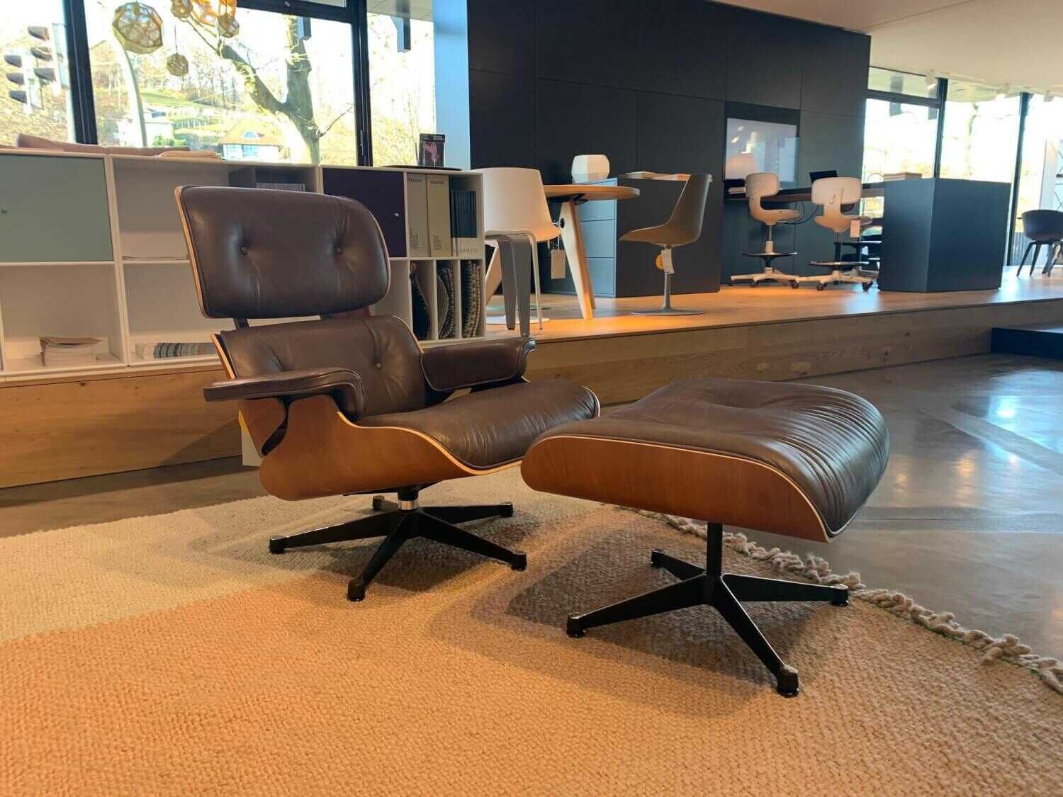 Vitra - Lounge Chair Leather Natural Chocolate 68 American Walnut New Dimensions with Ottoman - 6