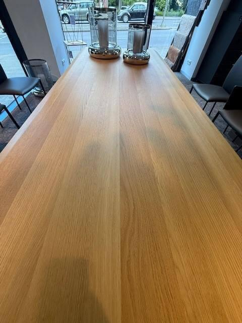 Ligne Roset - Tisch Odessa Massivholz Eiche Natur Gestell Schwarz - 2