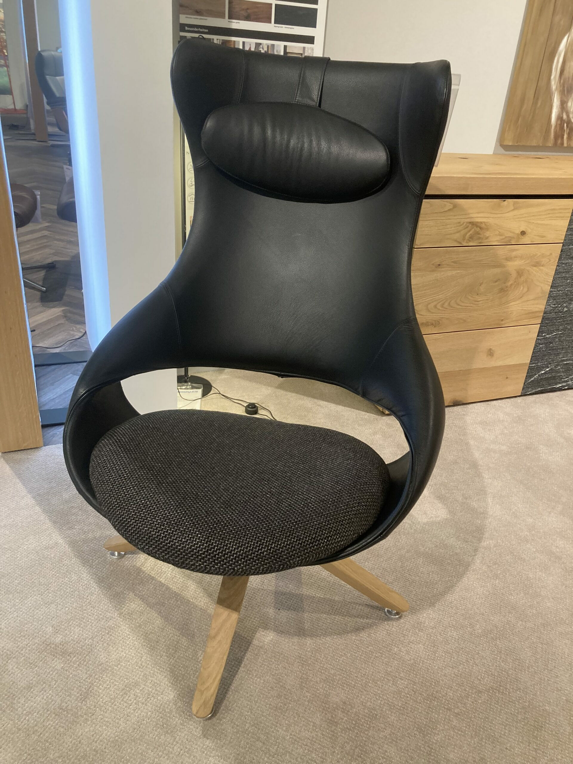 Voglauer - Sessel V-Montanara Leder Schwarz Bezug Stoff Chalet Vidalschwarz mit Hocker - 2