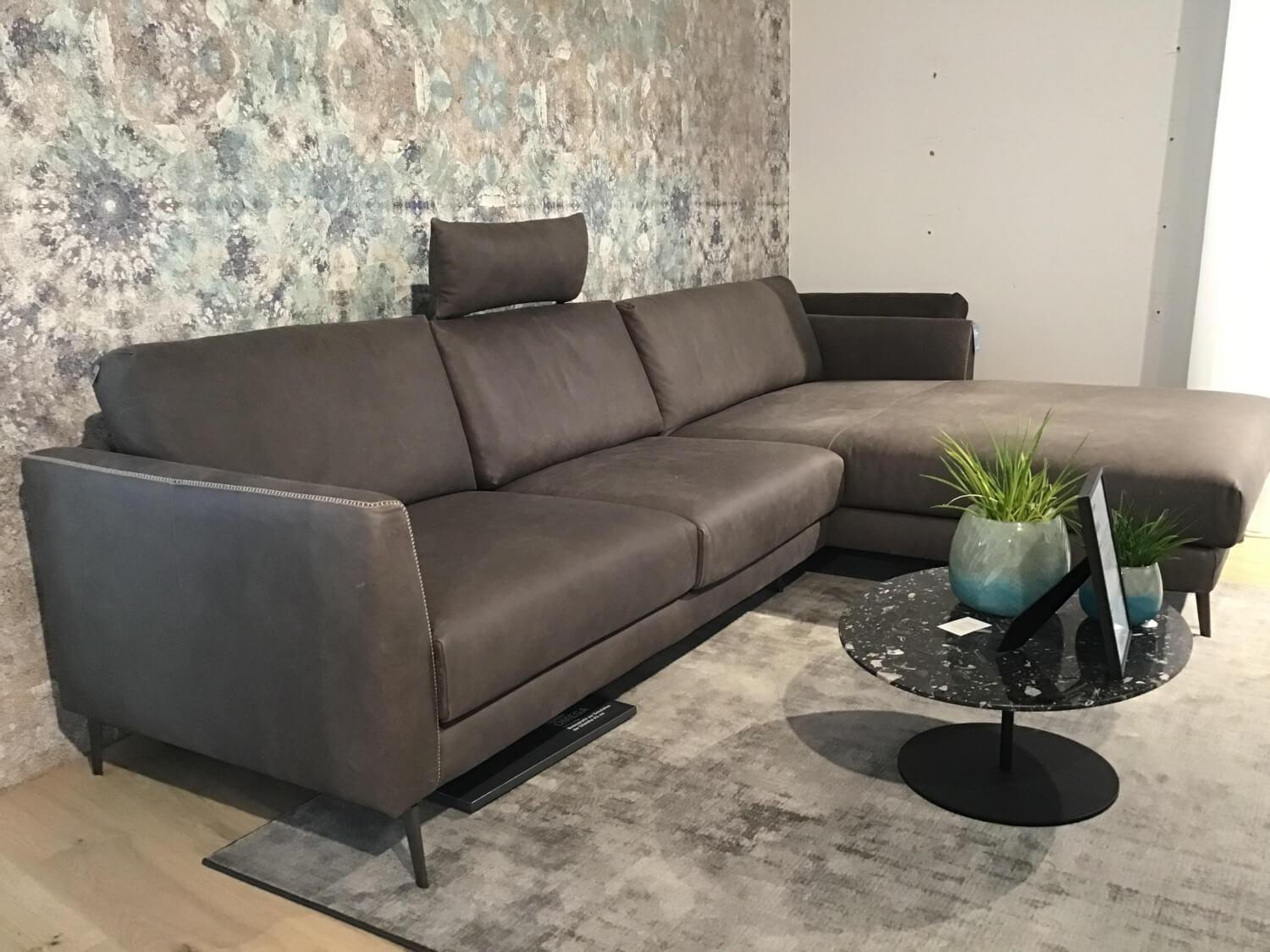 Koinor - Ecksofa Omega Leder C Revolution Dust Braun Winkelfuß Metall Bronze Lackiert Schwarz Inklusive Kopfstütze Und Kissen - 3