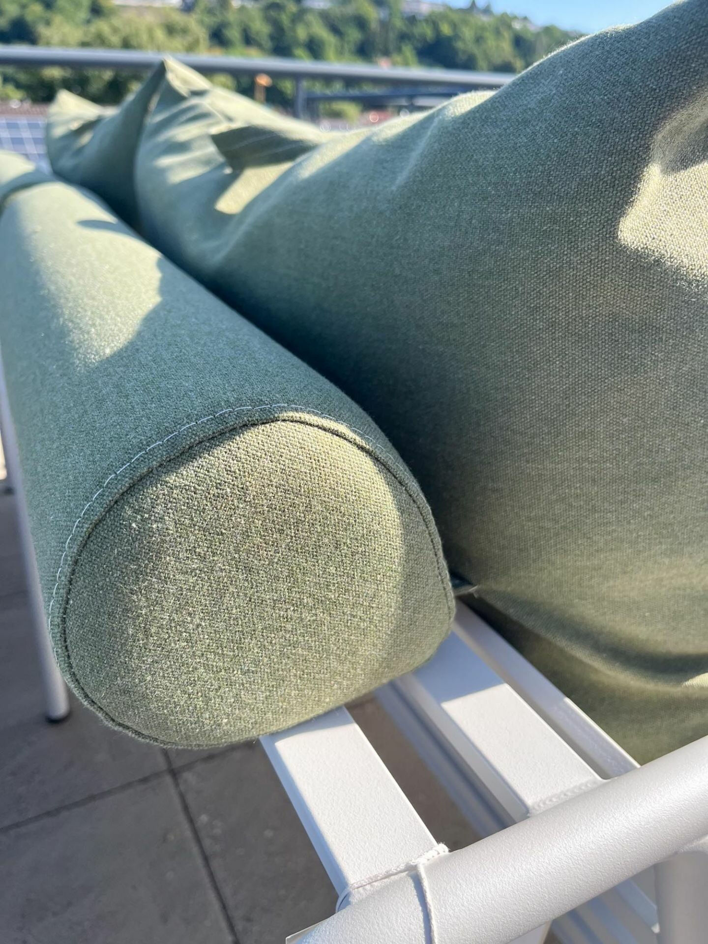 Houe - Lounge Sofa Avon Stoff Sunbrella Heritage Leaf Grün Gestell Stahl Weiß Pulverbeschichtet - 5