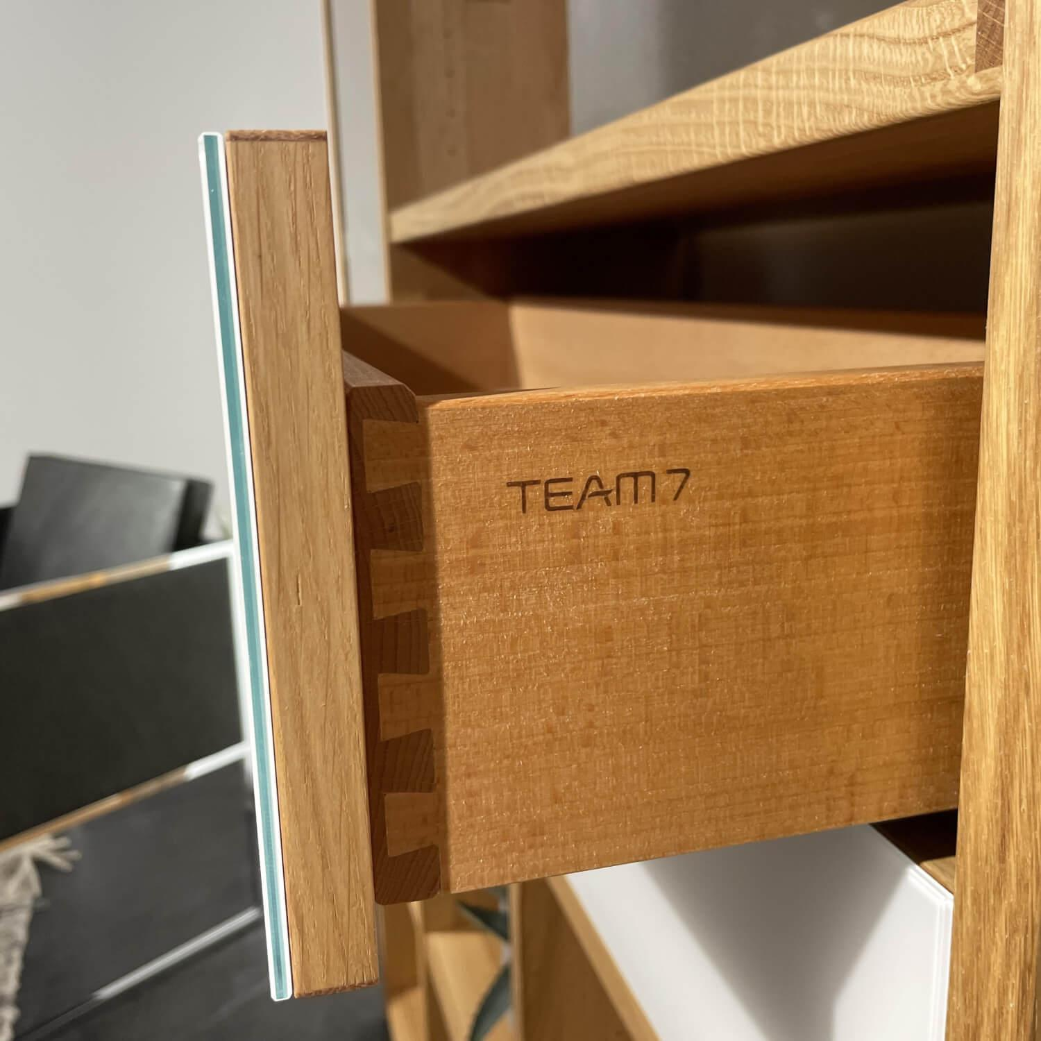 Team 7 - Regalwand Cubus Vollholz Eiche Natur Geölt Glas Naturweiß Matt Mit Touchbeschlag - 3