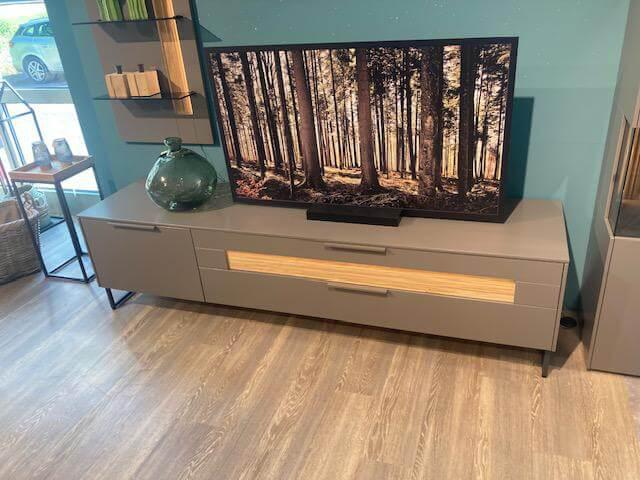 Loddenkemper - Wohnwand Linee Living LS24 Galano Lack Terrabraun Braun Grau Absetzung Eiche Wellenoptik Mit Beleuchtung - 4
