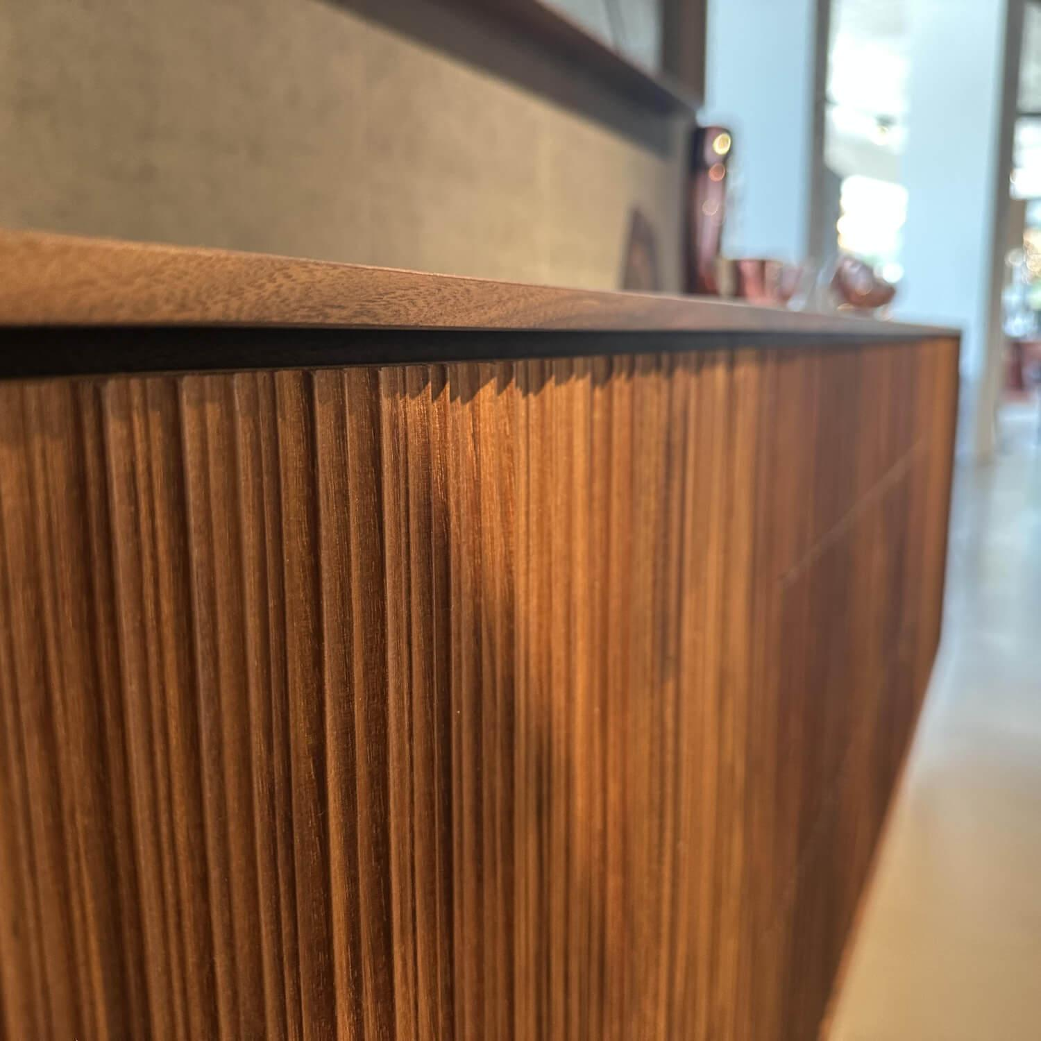 Riva1920 - Sideboard Vela Nussbaum Ohne Knoten Geölt - 9