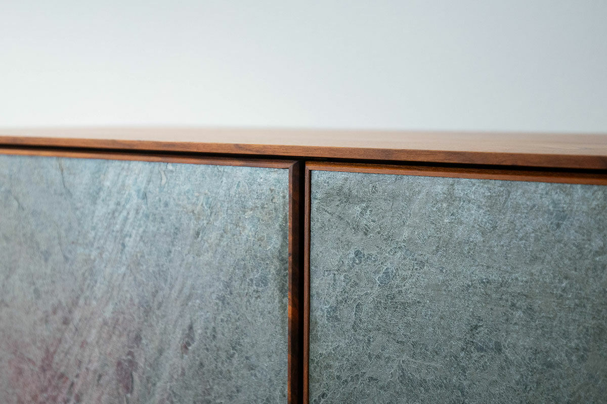 Scholtissek - Schrank Alleskönner Korpus Astiger Nussbaum Naturgeölt Schieferfront Ocean Green - 2