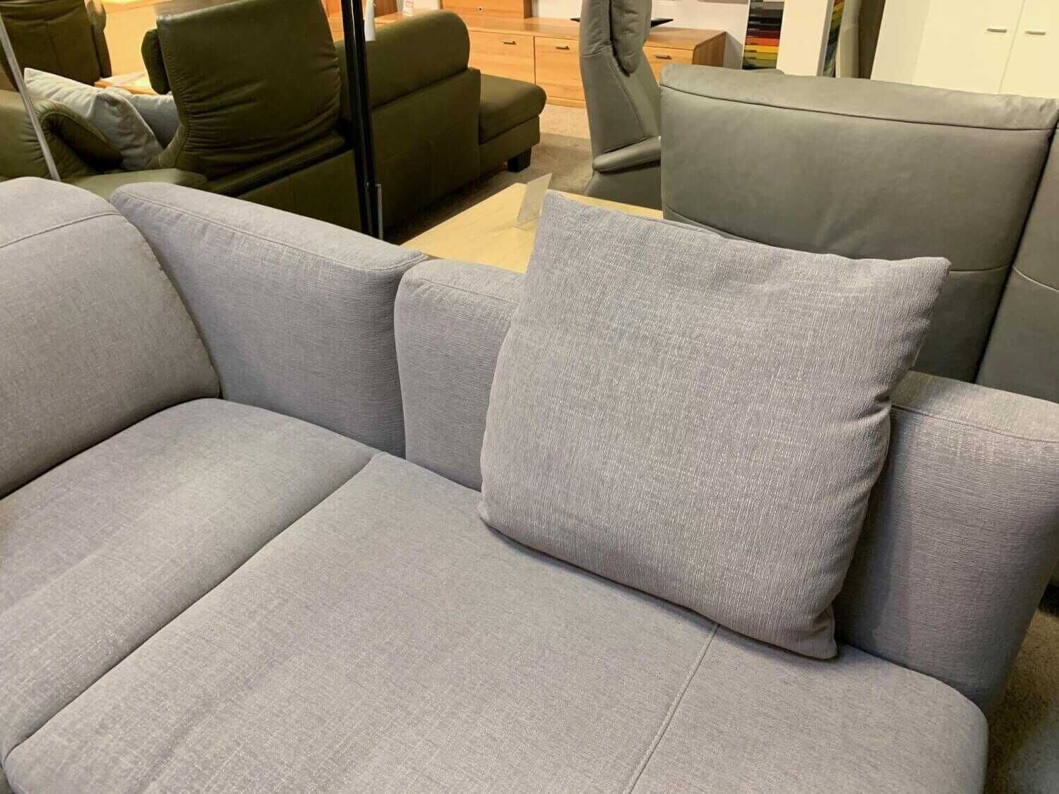 himolla-ecksofa-1612-stoff-aqua-clean-rauch-grau-mit-4-kissen-ee75072a8ebf5dad5d7185cdb himolla - Ecksofa 1612 Stoff Aqua Clean Rauch Grau mit 4 Kissen - 4