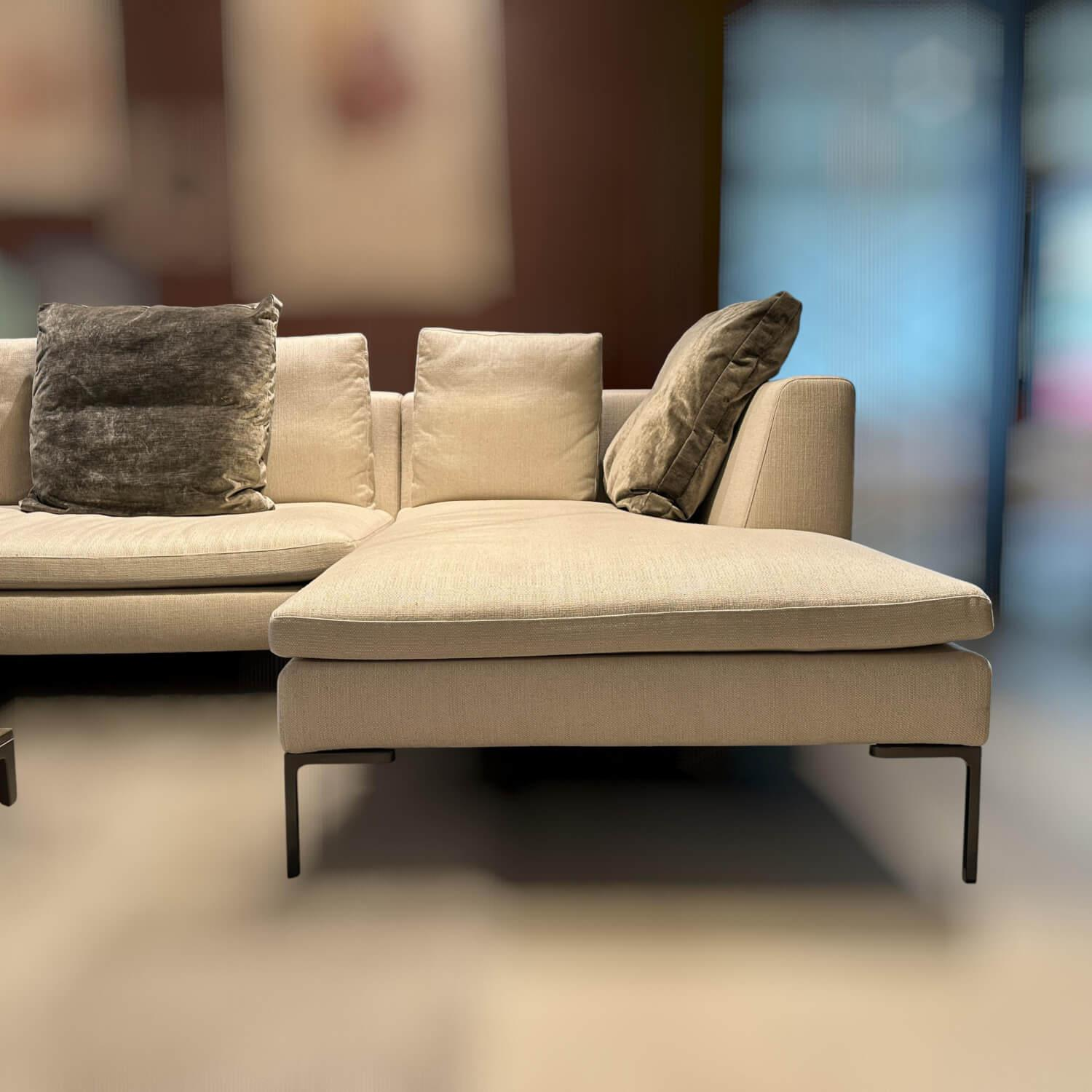 B&B Italia - Ecksofa Charles Stoff Salemi Beige Füße Aluminiumguss Schwarz Verchromt inkl. Dekokissen - 3