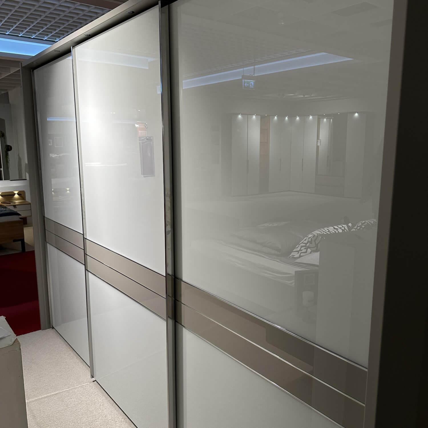 Wiemann - Schlafzimmer IL 1009 Dekor Kieselgrau Glas Weiss Nachtkommoden Schrank Bett Ohne Matratzen Und Lattenrost - 25