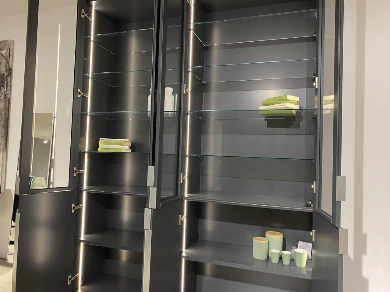 Interlübke - Vitrine Collect Lack Matt M21 Anthrazit Rückseite Klarglas Anthrazit Griffe Aluminiumfarbig Inklusive Beleuchtung - 3