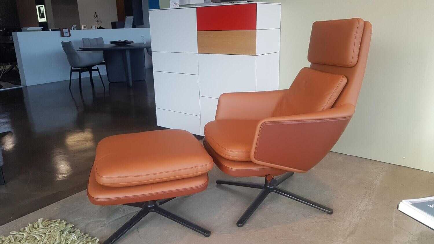 Vitra - Sessel Grand Relax Leder Premium Cognac Braun mit Ottoman - 2