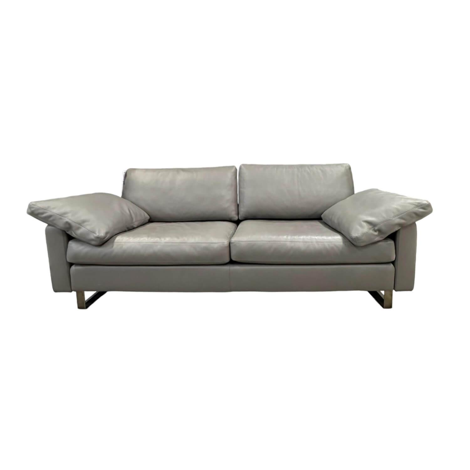 Sofa Conseta Leder Puro 611 Trüffel Grau Metallkufen Schwarzchrom Inklusive 2 Armlehnkissen