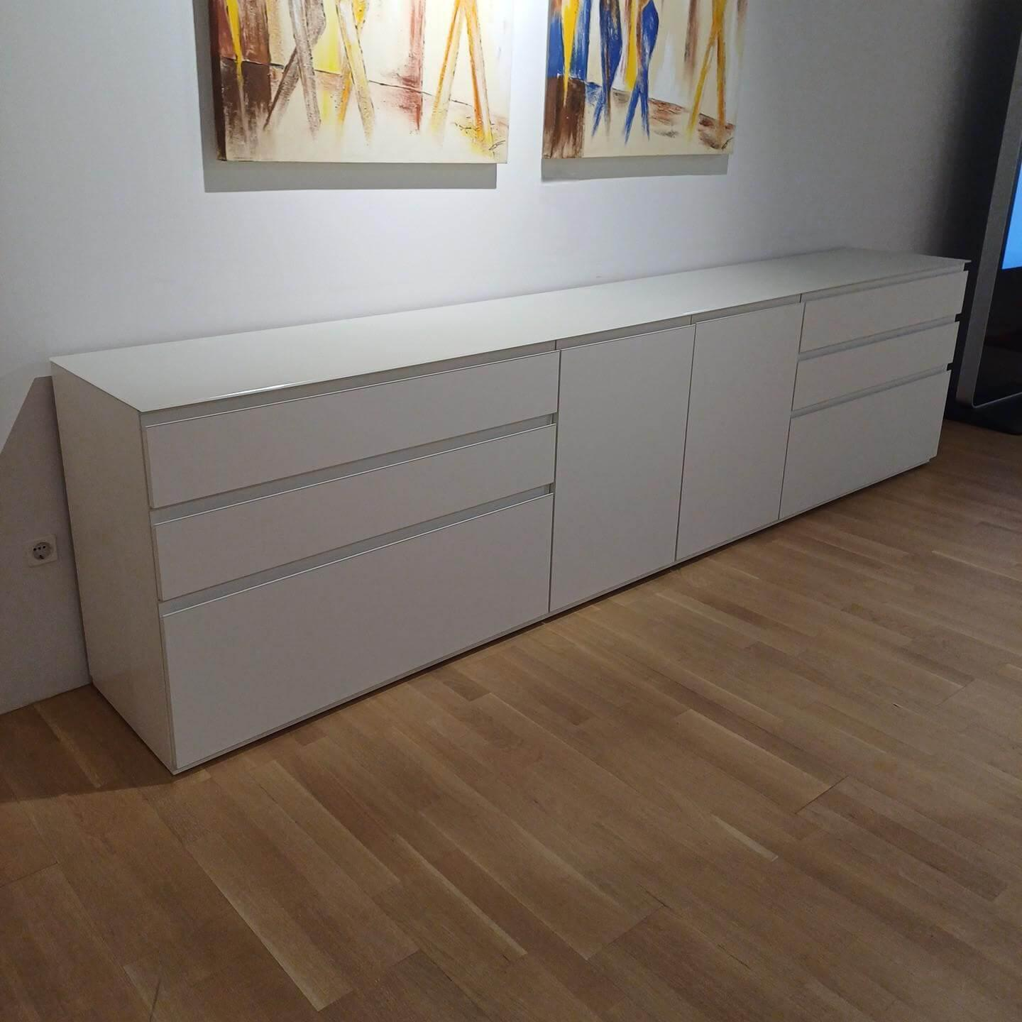 Sudbrock - Sideboard Cubo Glattlack 420 Verkehrsweiß Weiß Griffnut Metall Abdeckplatte Glas - 8