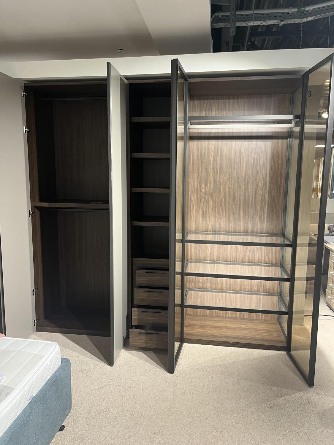 Novamobili - Kleiderschrank Night Collection 2022 Front Lack 331 Visone Matt Korpus 72 Noce Mit Beleuchtung - 9