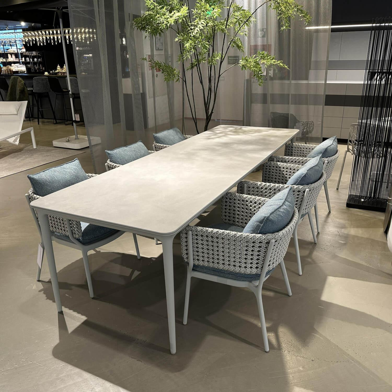 DEDON - Outdoor Tischgruppe Bellmonde Platte Keramik Mineral Grau Gestell Aluminium Lipari Weiß Grau Inklusive Kissen - 7