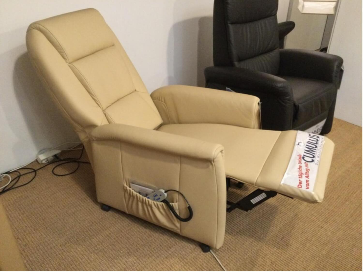 Massage-Sessel 9873 Bezug Leder LongLife Balsa Mit Kunststoffrollen Schwarz Und Relaxfunktion