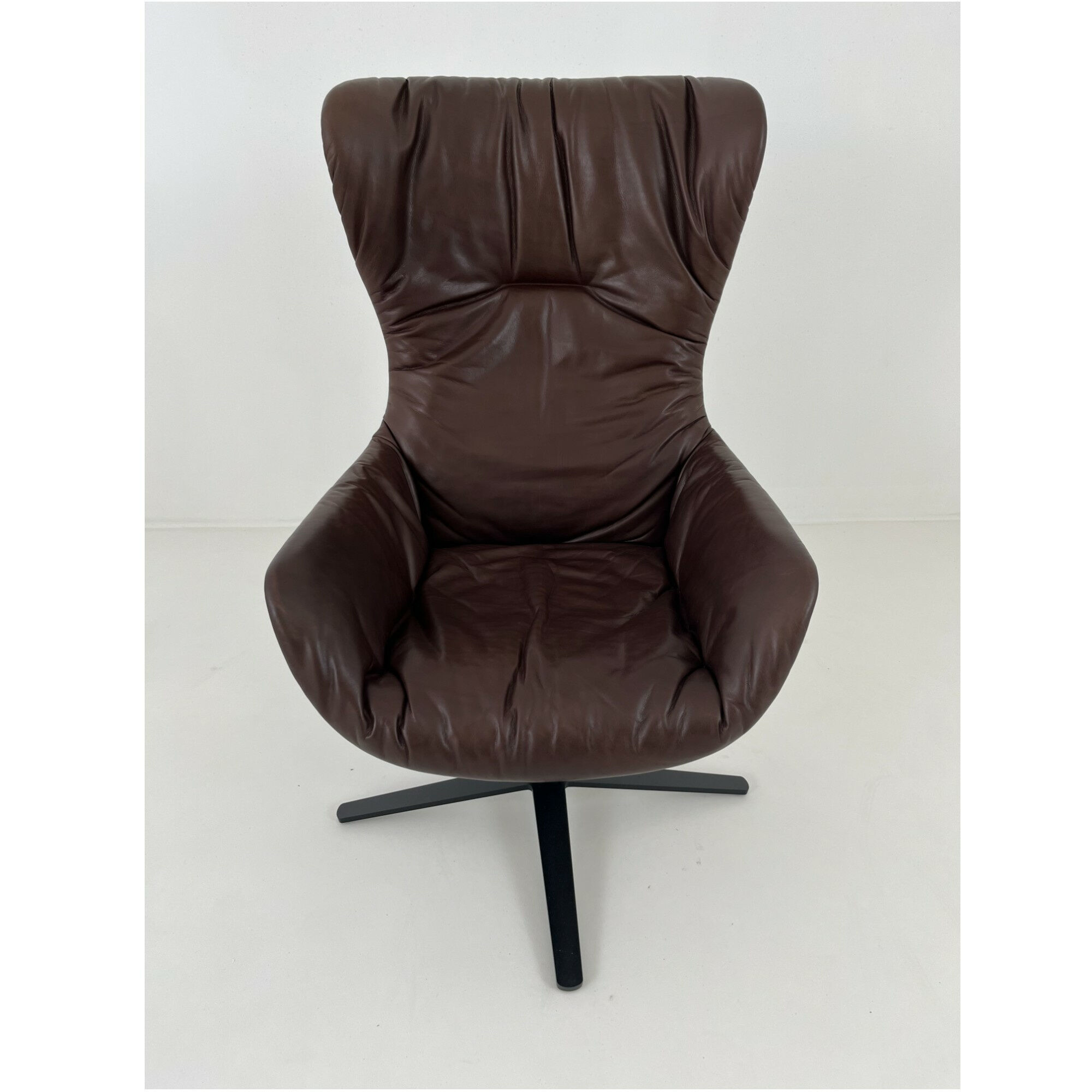 Freifrau - Sessel Leya Cocktail Wingback Stoff Adora 156 Coffee 95008 Braun Fußkreuzgestell Metall Tiefschwarz Mit Gleitern - 2