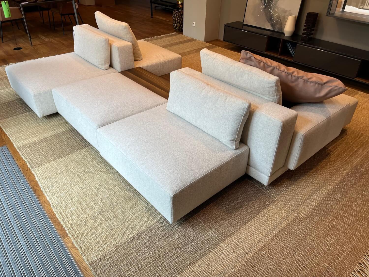 Molteni & C - Sofa Marteen Stoff KG 611 Bi Carta Beige Gestell Metall Zinnfarbig Mit Schubladen Modul Thermoeiche Und Dekokissen - 4