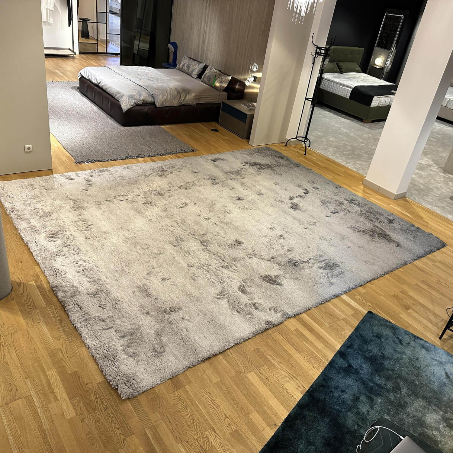 Ferreira de Sá - Teppich 320x240 Gradient Odyssey Botanical Silk Grau Handgetuftet - 6