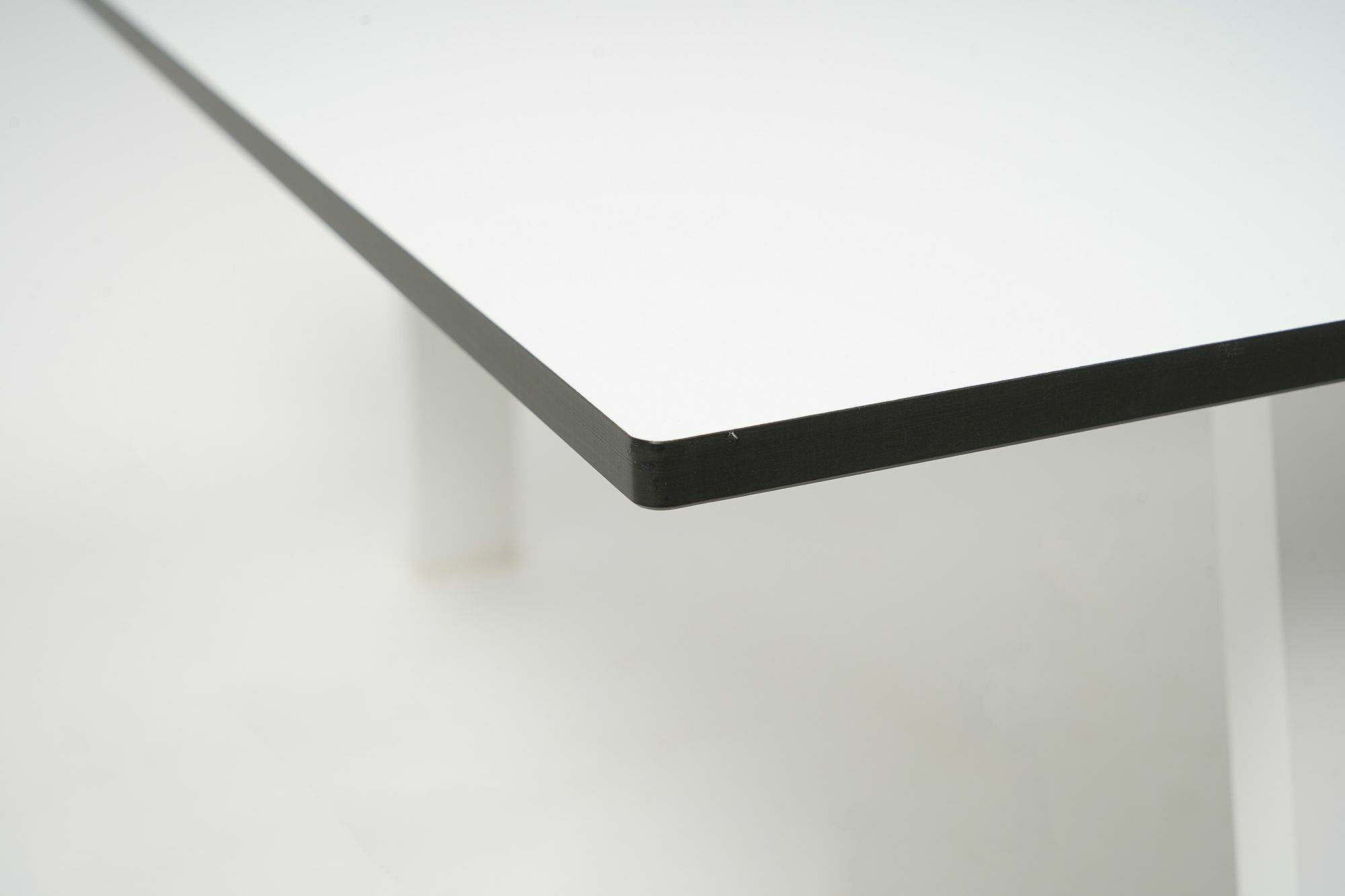 Beistelltisch Timeless Klein PT14437 Tischplatte Phenolic Weiß