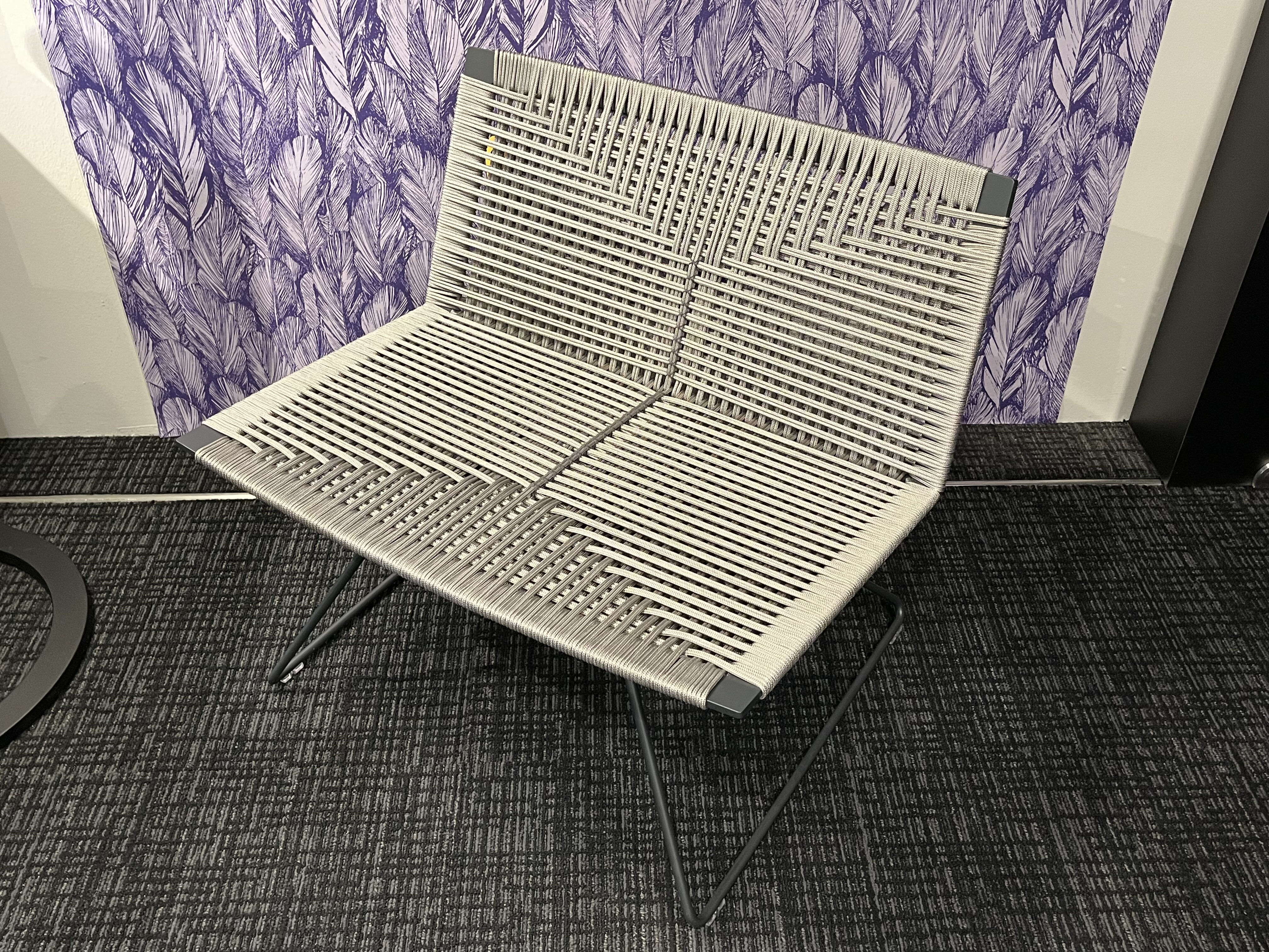 loungemoebel-mdf-italia-loungechair-neil-twist-schale-glaenzend-silbergrau-kufengestell-lackiert-2