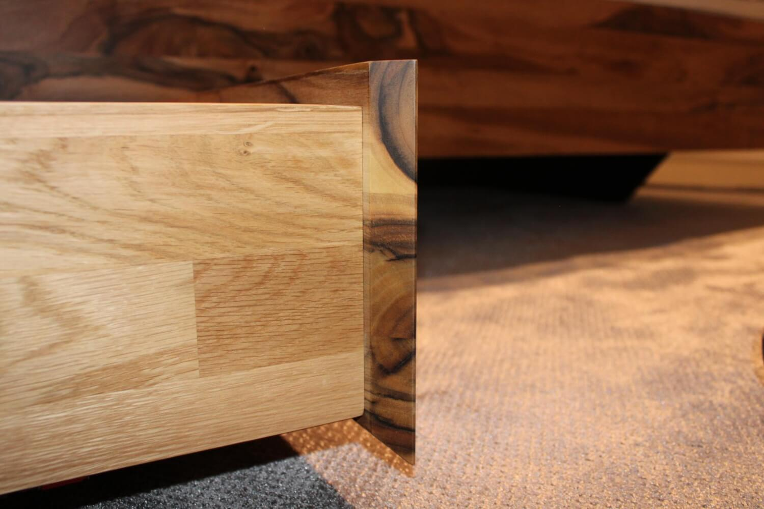 Paul Lindberg - Bettanlage Feria Nussbaum Massiv Stoff Loft Graphit 66 Grau mit 2 Nachtkästchen - 4