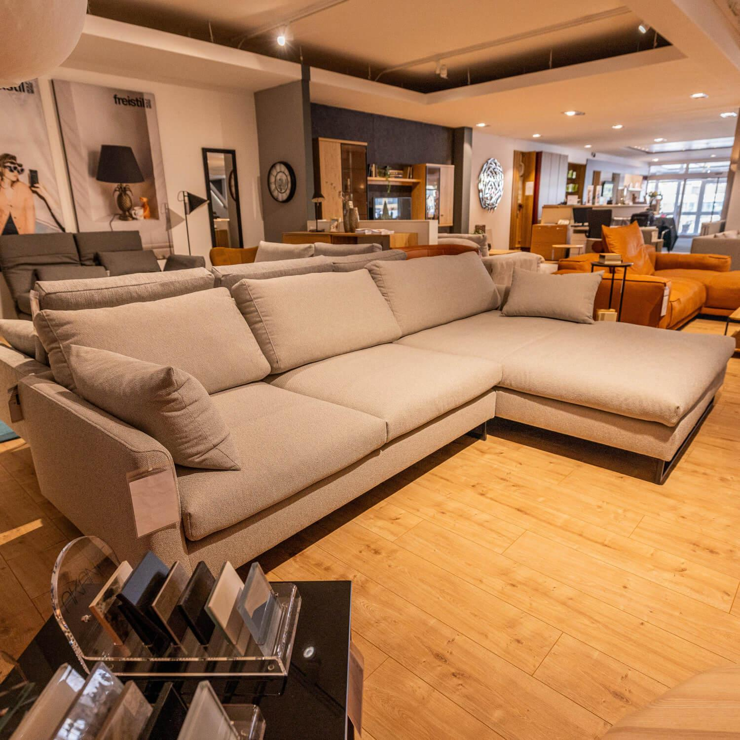 freistil Rolf Benz - Ecksofa 134 Stoff 4046 Hell Steingrau Stahlkufe Tiefschwarz Matt Inklusive Kissen - 5