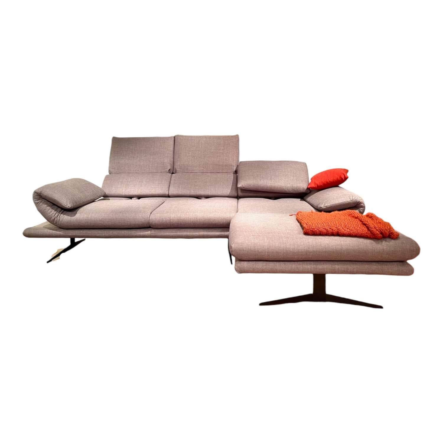 EMP - Ecksofa Fame Stoff Felina R Taupe Grau Kufe Mattschwarz Mit Sitztiefenverstellung - 1