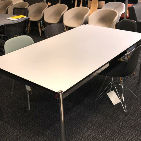 USM Haller - Rechtecktisch Egger F509 Sibermatt Gestell Verchromt - 1