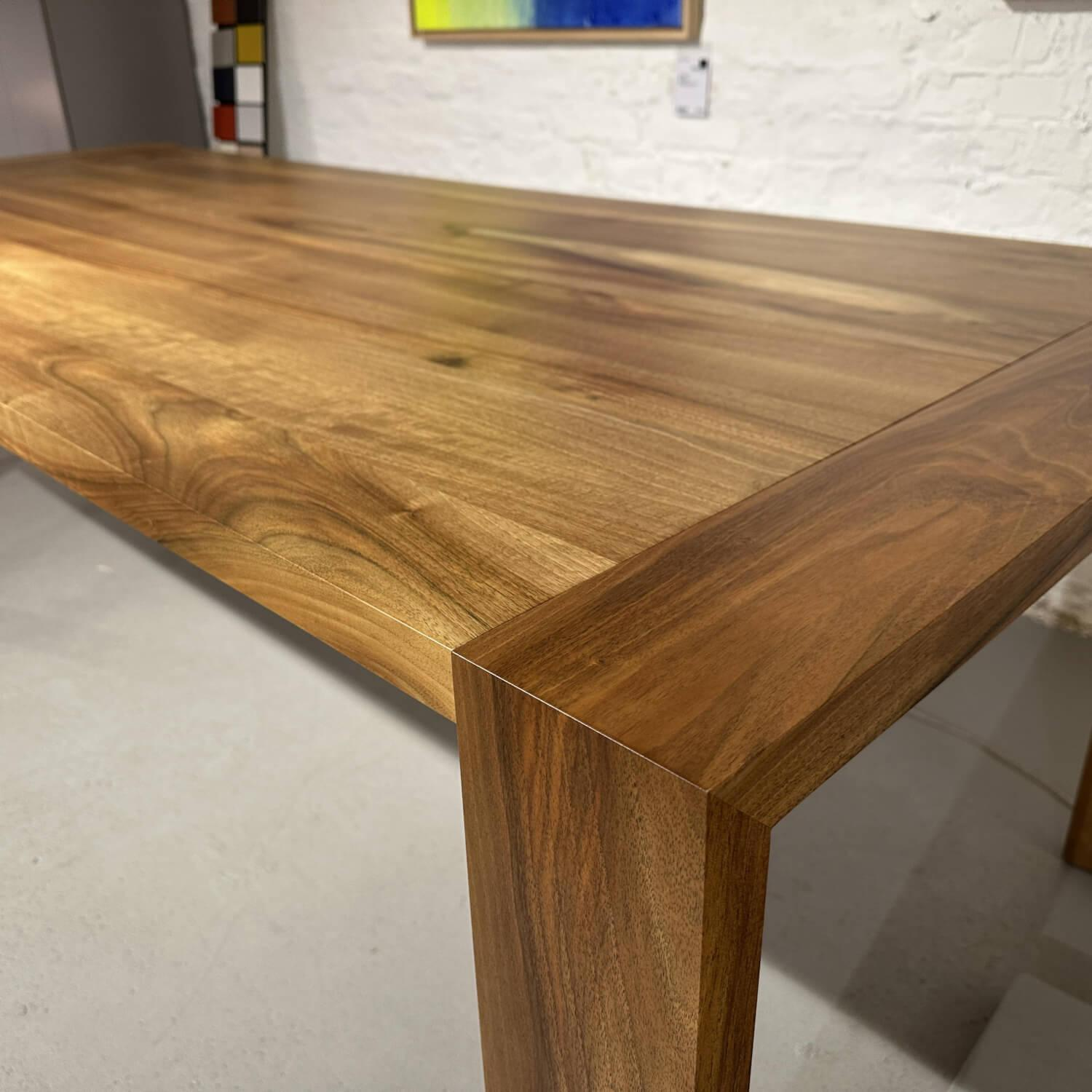 Ligne Roset - Dining Table Eaton Solid Walnut Oiled And Clear Lacquer Matt - 5