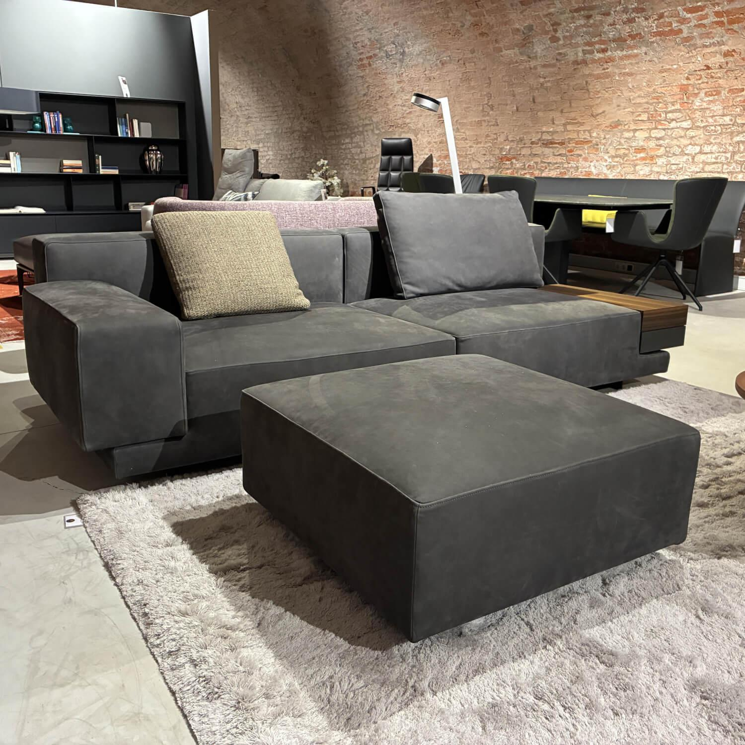 Molteni & C - Sofa Marteen Leder Scirocco SD995 Anthrazit Gestell Metall Matt Zinnfarbig Lackiert Inklusive Hocker Und Kissen - 3