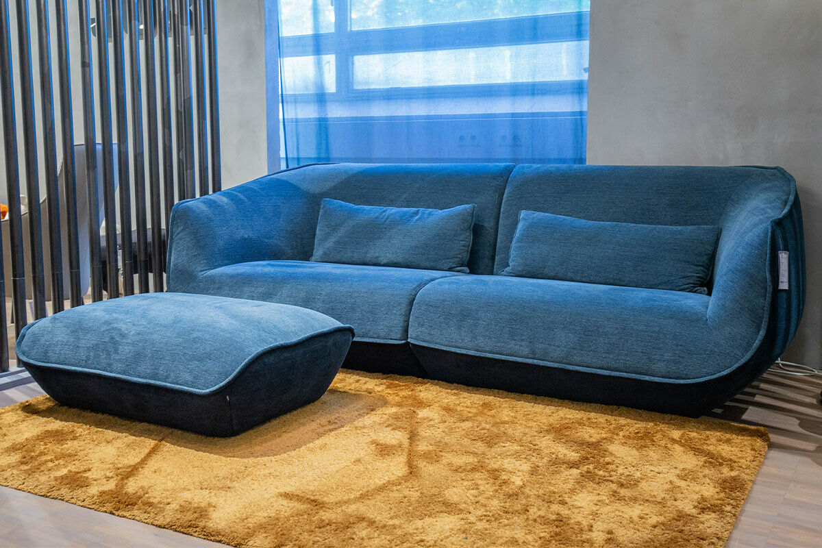 COR - Sofa Nook Stoff Außen 8170 Ozean Dunkelblau Innen Petrol mit 2 Lendenkissen und Hocker - 6