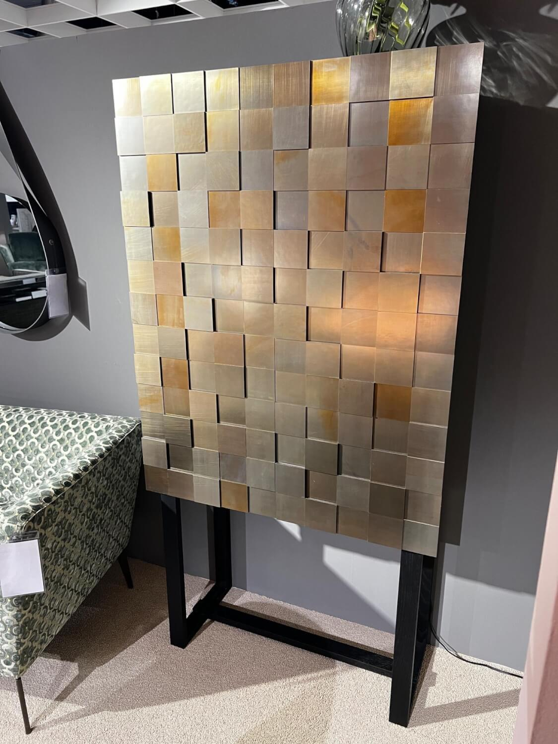 Christine Kröncke - Hochschrank Shape 30 Collector Front Dark Beauty Quadrat Messing Brüniert Korpus Eiche Anthrazit Matt Lackiert Mit Beleuchtung - 5