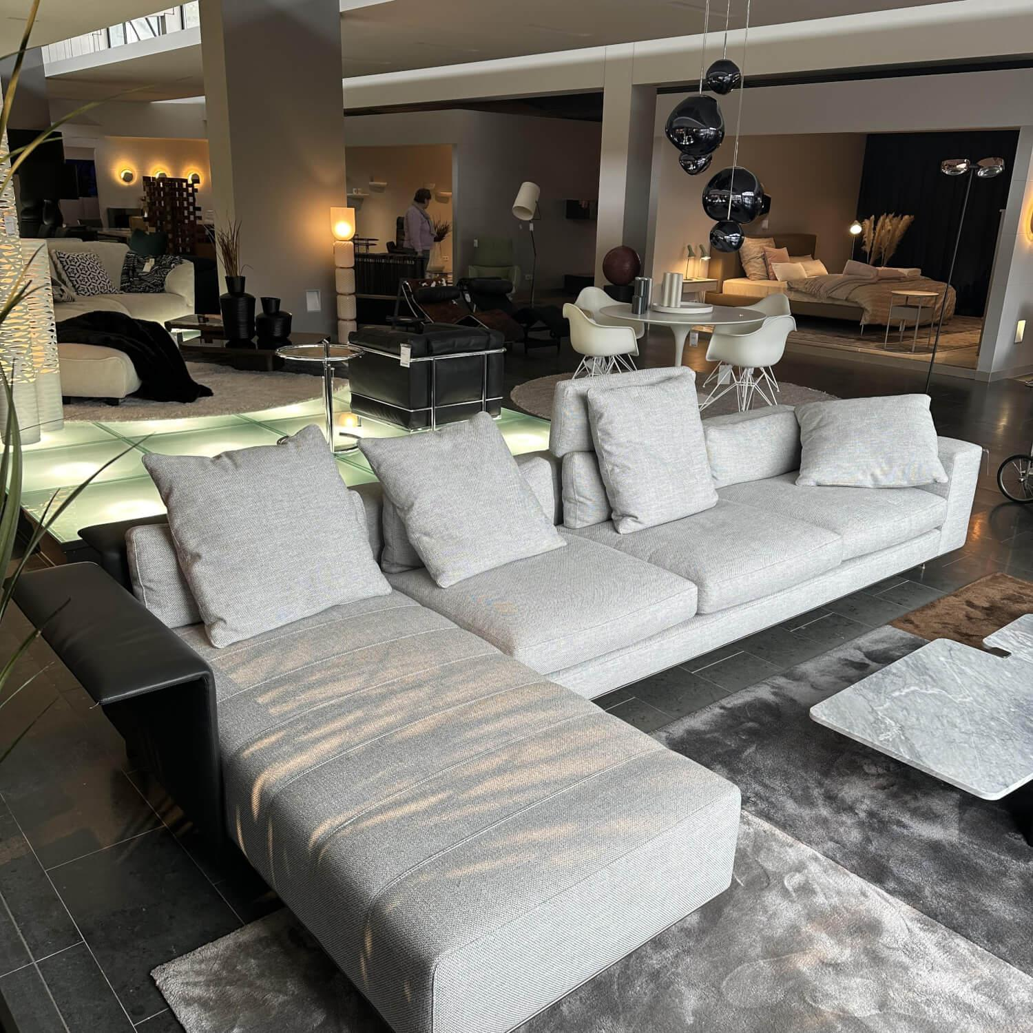 Minotti - Ecksofa Freeman Duvet T Wing Stoff Milennium 05 Ghiaccio Grau Inklusive Kopfstütze Und Hocker Freemann Pelle Aspen Stone Grey - 17