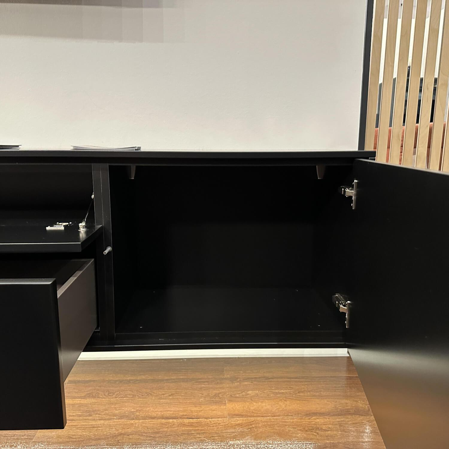 Rietberger Möbelwerke - Sideboard Deviso Lack Schwarz Mit Push To Open Inklusive Paneel Nussbaum Nova Und Beleuchtung - 9