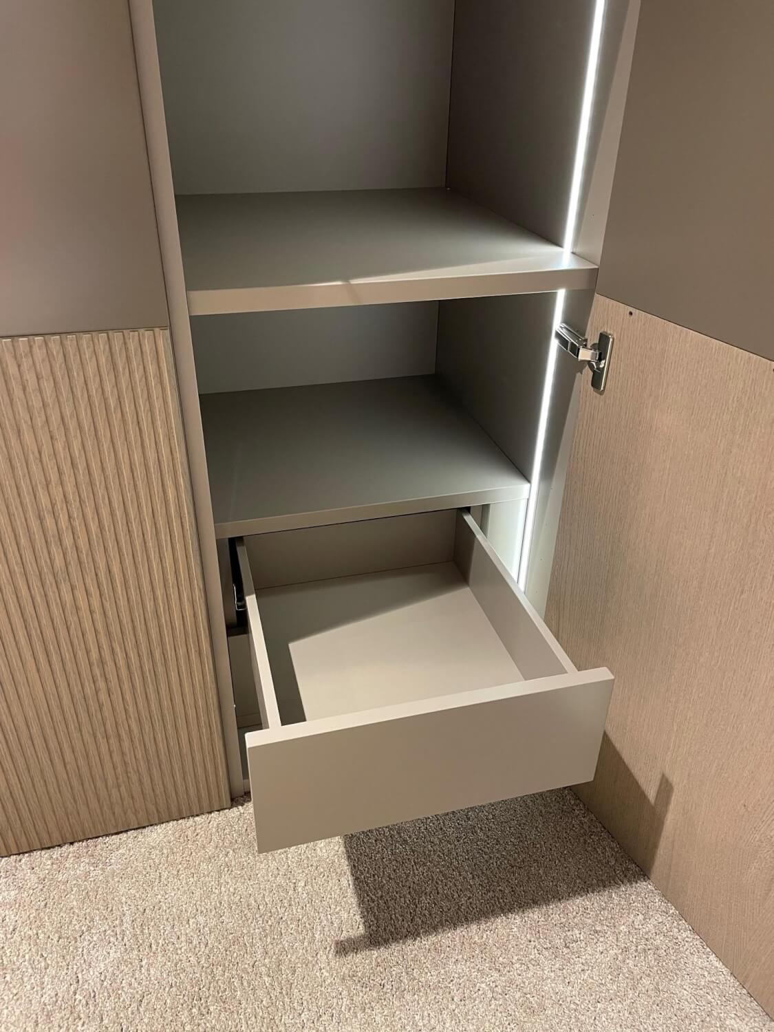 Sudbrock - Wardrobe Miria fronts smooth lacquer Sienna 465 oak Sahara 129 fluted with lighting - 2