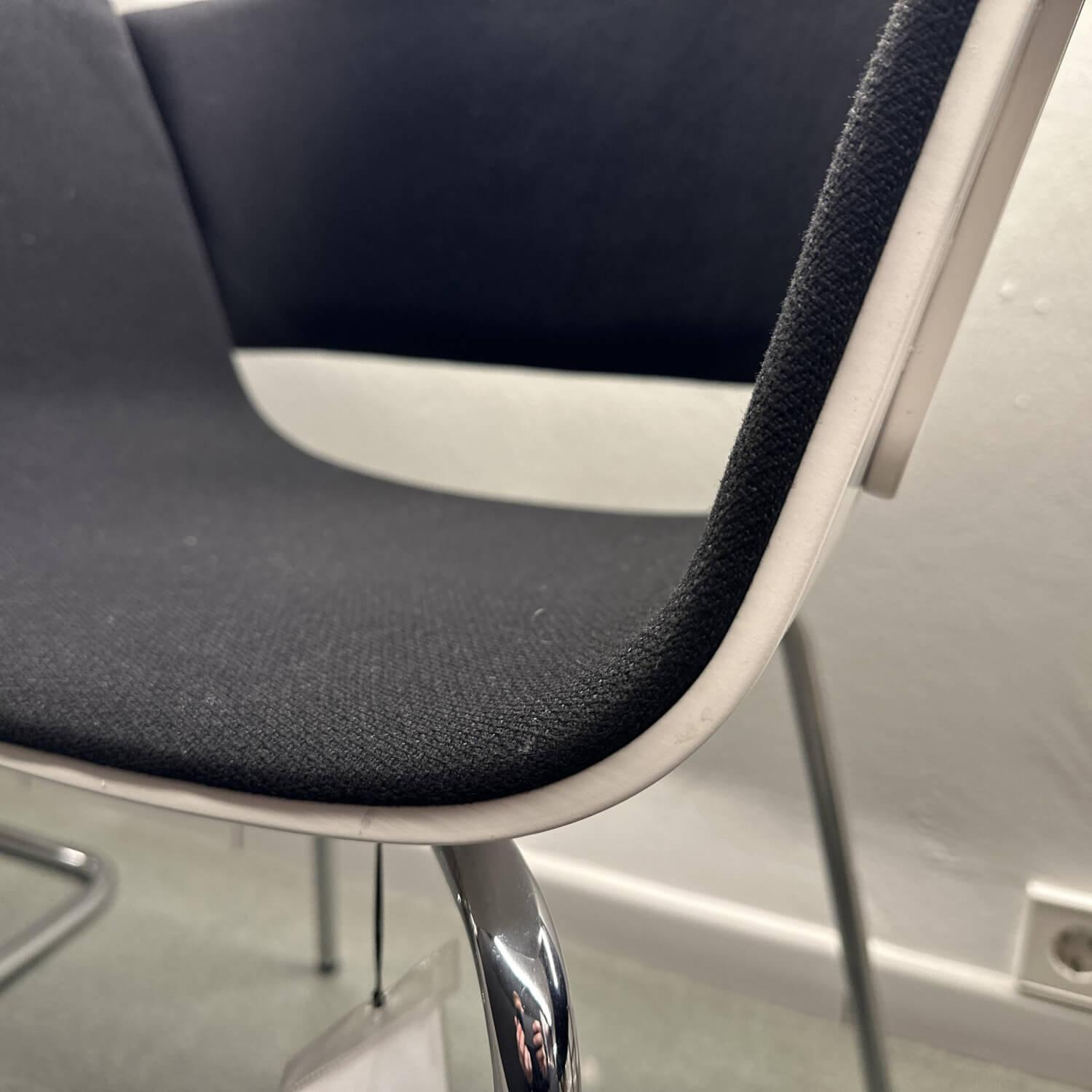 Bene - Armlehnstuhl Rondo Stoff Urban Plus YN009 Schwarz Gestell Metall Chrom - 4