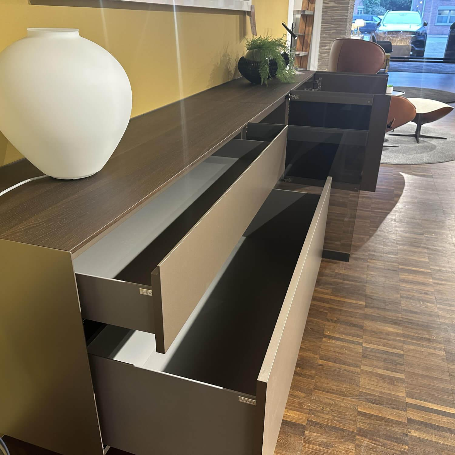 Interlübke - Hanging sideboard Cubus Light lacquer M10 bronze metallic gray Including showcase lighting - 6