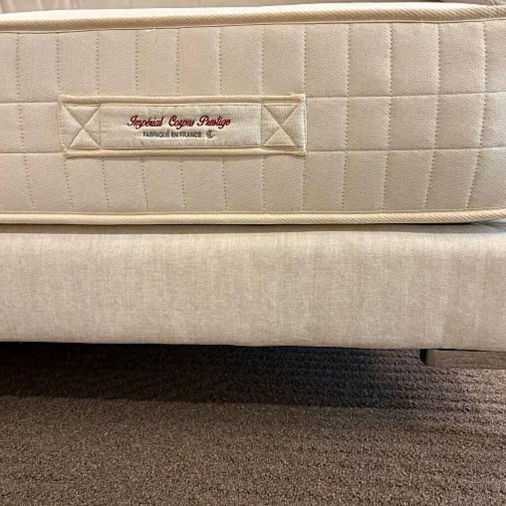 Treca Interiors - Polsterboxspring Bett MOON Select Stoff Stoff Endless 070 Beige Grau Füße Metall Verchromt Inkl. 2 Matratzen - 3