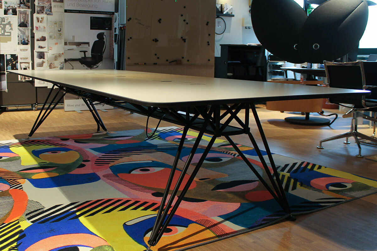 System 180 - Konferenztisch TS K Platte MDF Sandgrau Gestell Edelstahl Schwarz Pulverbeschichtet Mit Steckdosenleiste Und USB Ladestation - 3