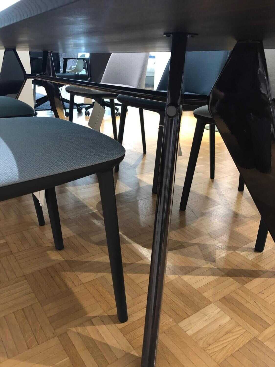 Vitra - Esstischgruppe Tisch EM Table Jean Prouvé mit 6 Softshell Side Chairs - 4