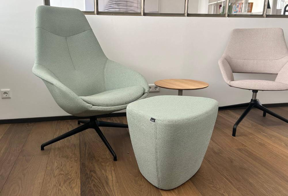 Wilkhahn - Sessel Yonda Mit Hocker Stoff 92 Credo 84 Hellgrün Gestell Vierarmiges Fußkreuz Metall Schwarz Strukturmatt - 4